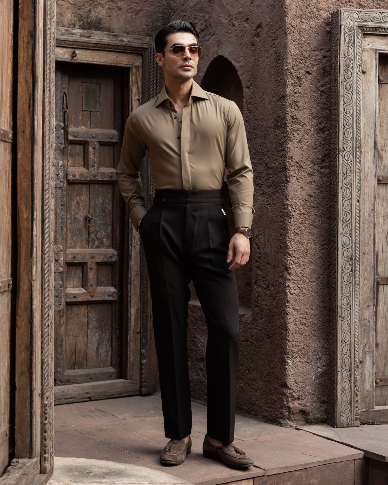 Mist Sand High Stand 2-Buttons Cut-away Collar shirt