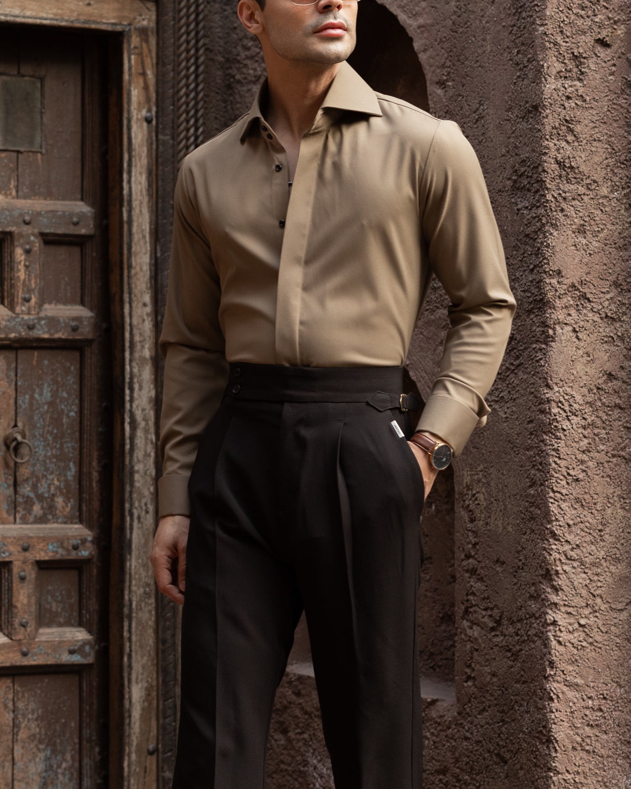 Mist Sand High Stand 2-Buttons Cut-away Collar shirt